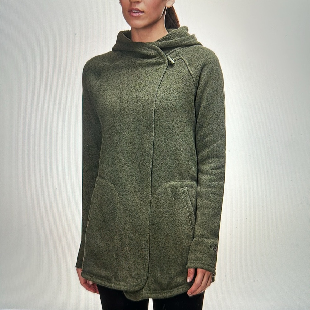 Like New North Face Women’s Crescent Wrap - Fleece - Four Leaf Clover Heather